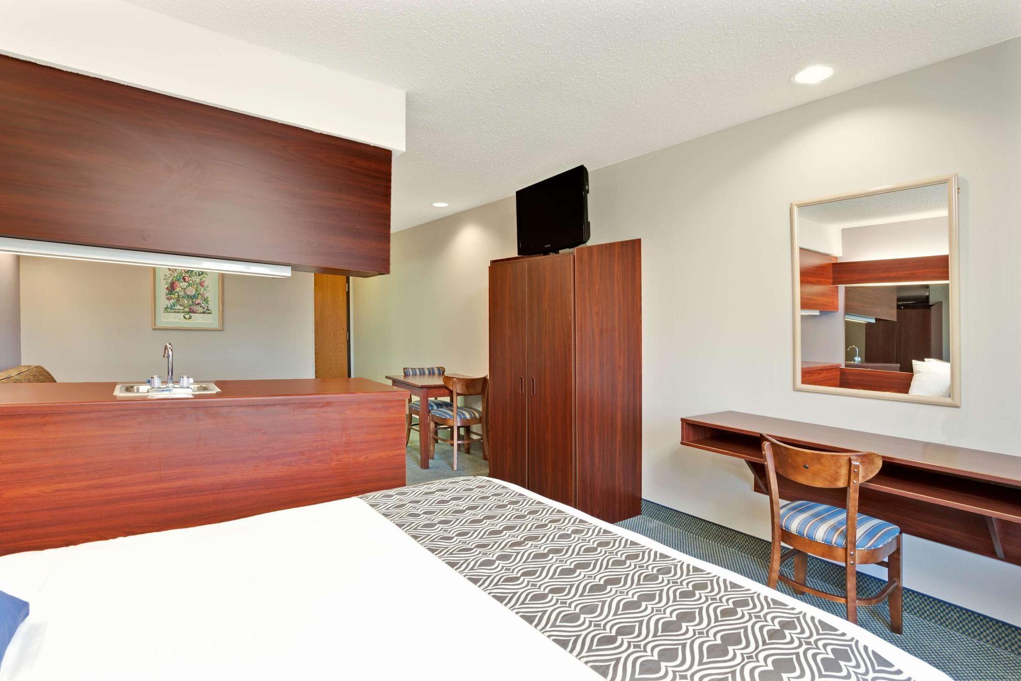 Microtel Inn & Suites By Wyndham Detroit Roseville Zewnętrze zdjęcie